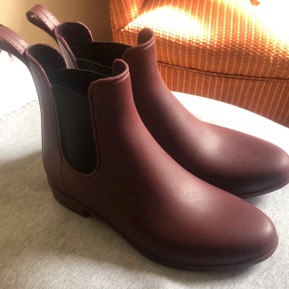 NWOT J. Crew matte Chelsea rain boots, size 7